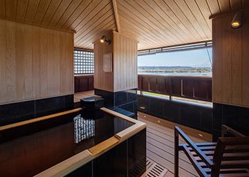 Toyo-tei; Japanese style room with open air bath