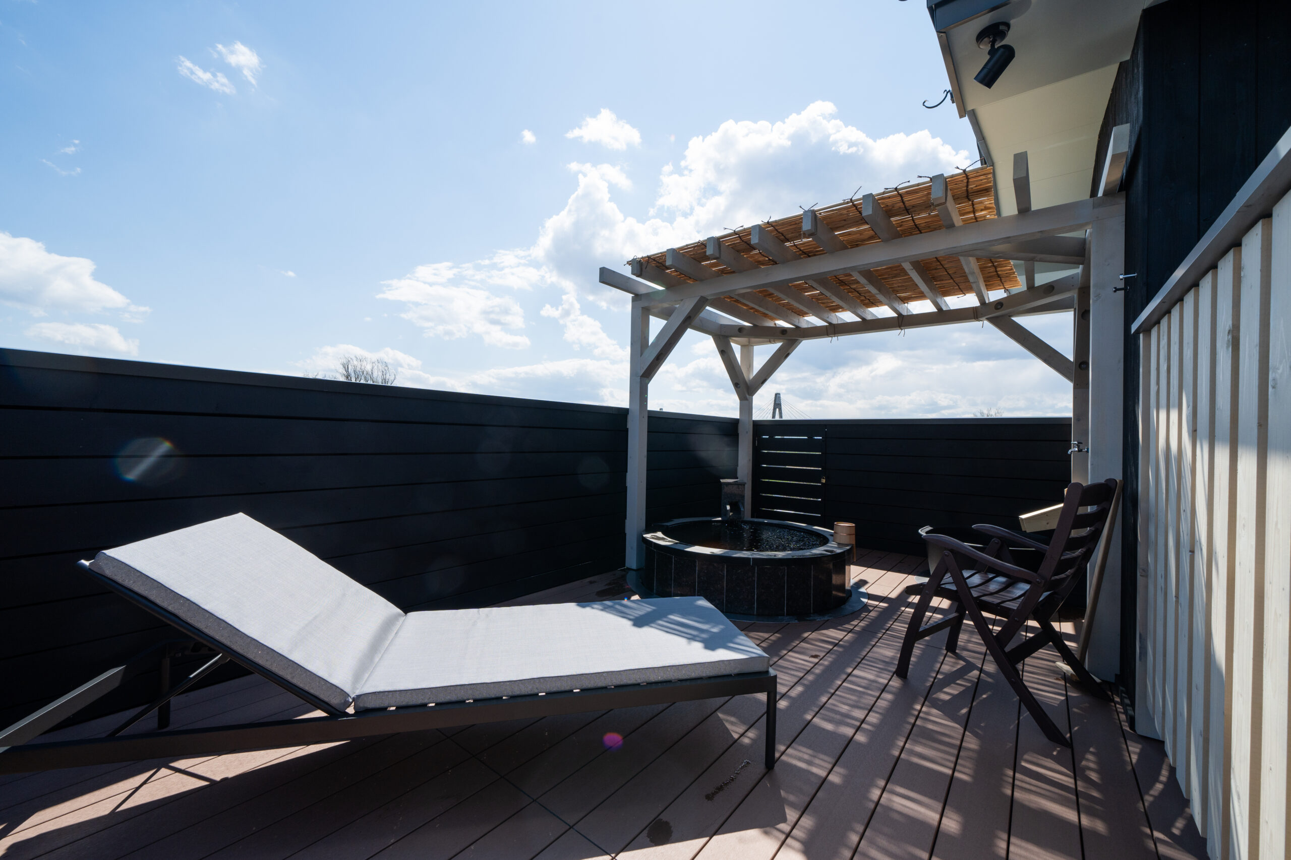 春の海露天風呂付テラス